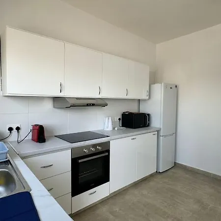Two Bedroom In Downtown Апартаменты Ларнака